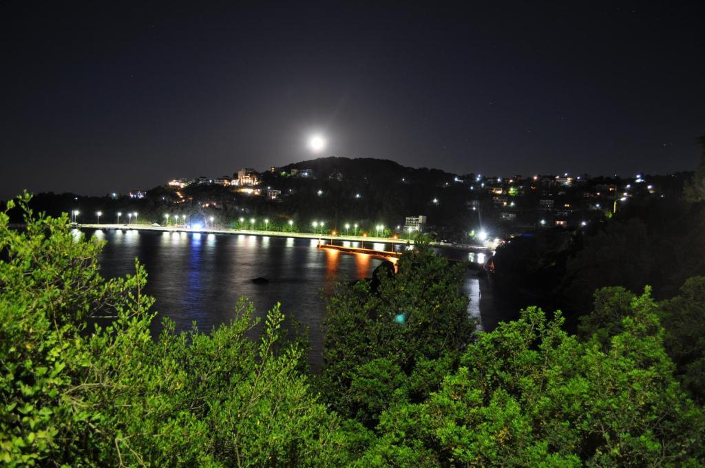 Mari-Christi Apartments 포로스 외부 사진